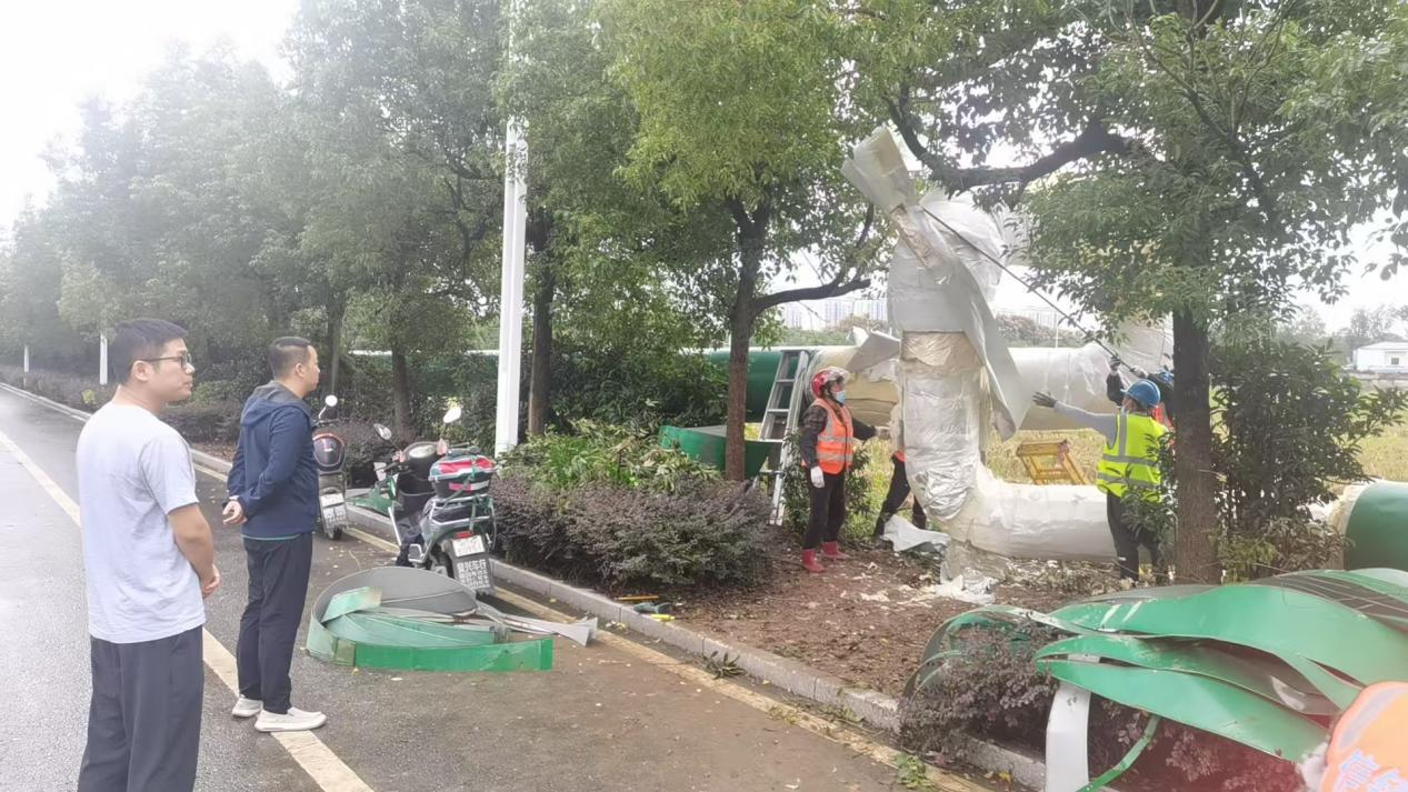 國慶在崗 | 堅(jiān)守一線崗位,保障假期運(yùn)營 國慶在崗 | 堅(jiān)守一線崗位,保障假期運(yùn)營